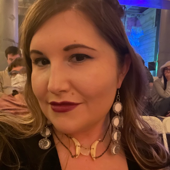 Meet your Posher, Emma - Picture 2 of 4